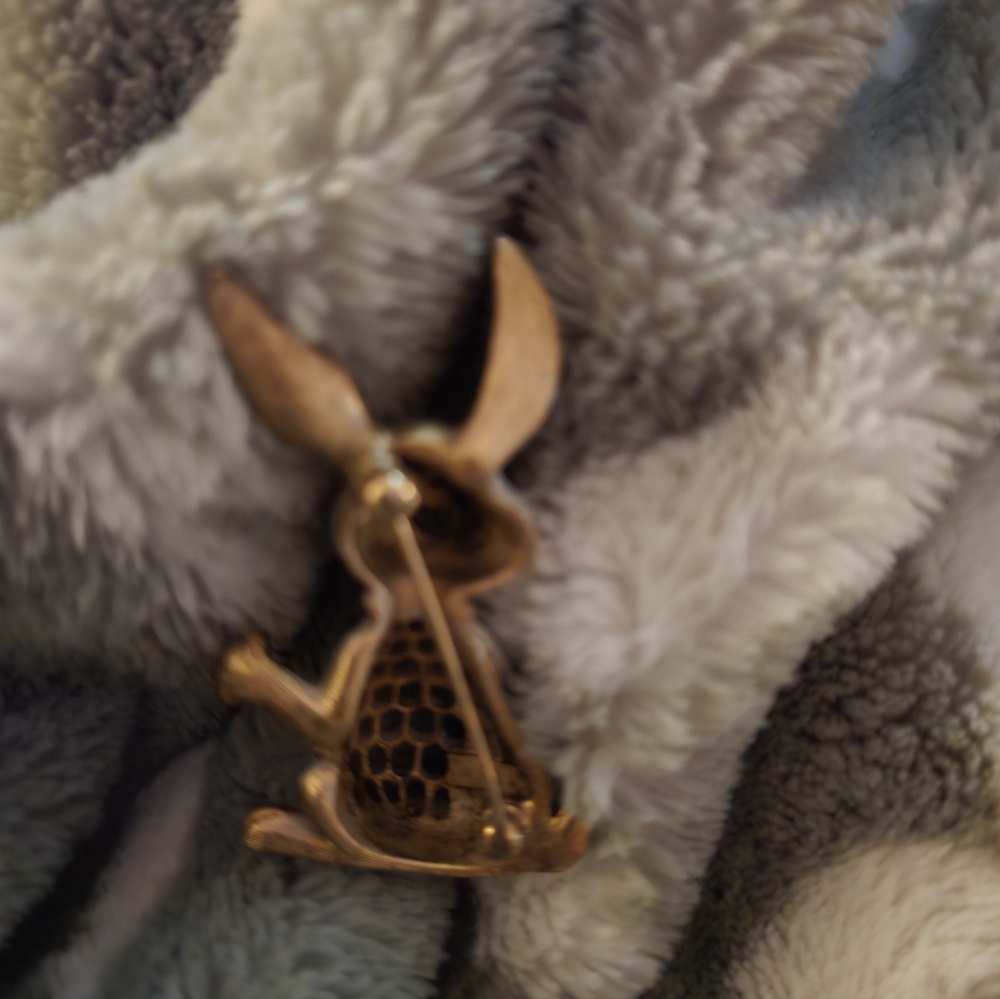 Trifari White and Gold Rabbit Brooch with Green Eye - Picture 2 of 2
